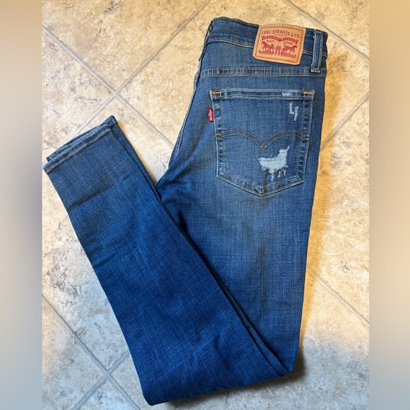 Levi's Women’s 721 High Ruse Skinny. New w/o Tags, Size 30. Dark Wash - Picture 2 of 2